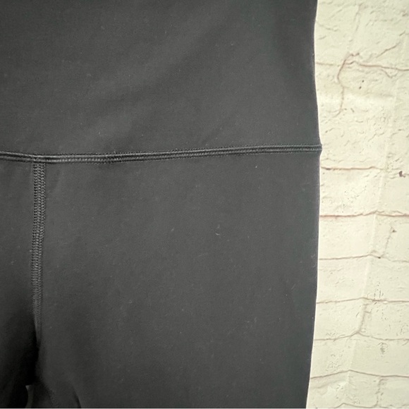 Lululemon Size 8 Black Crop Leggings High Waist - Picture 5 of 6